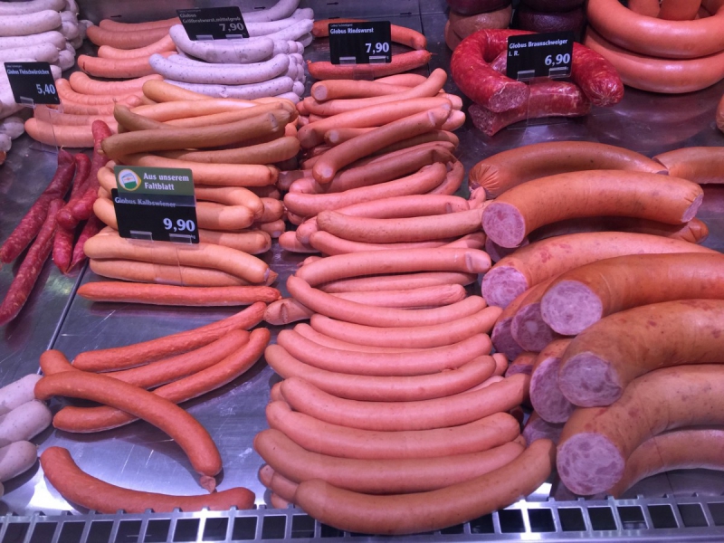 charcuterie-PEGOMAS-min_sausages_meat_butchery-1069321